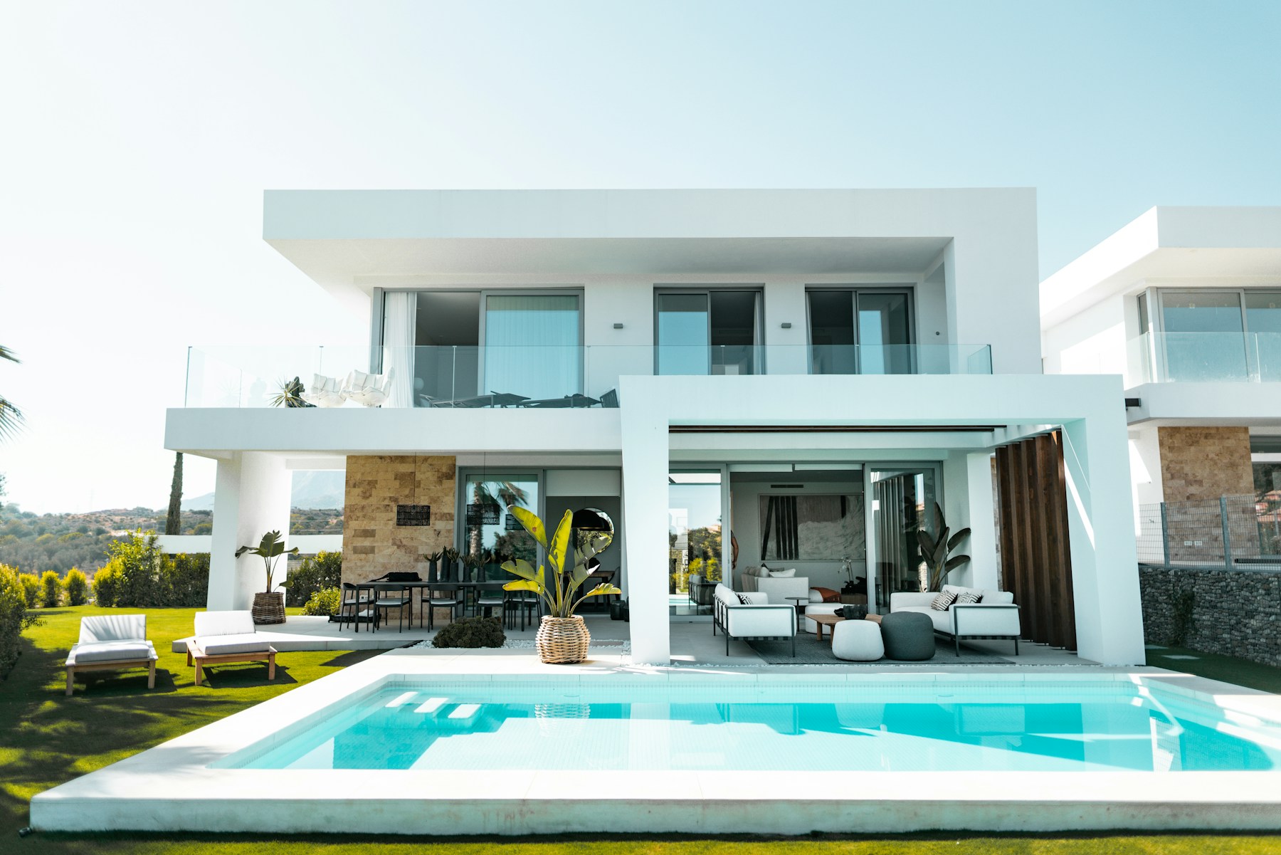 Construction inspiration: a modern home and garden